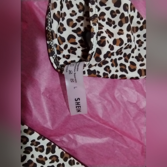 Bathing suits - Picture 3 of 6